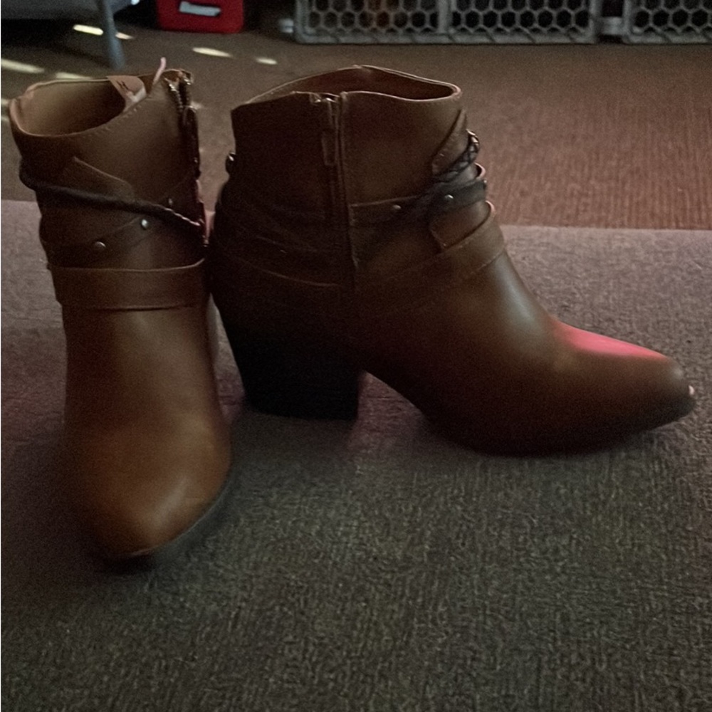 Ross boots size 5.5 NWT